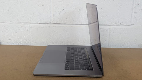 Apple MacBook Pro 2018 – 15.4” Retina | Intel Core i7