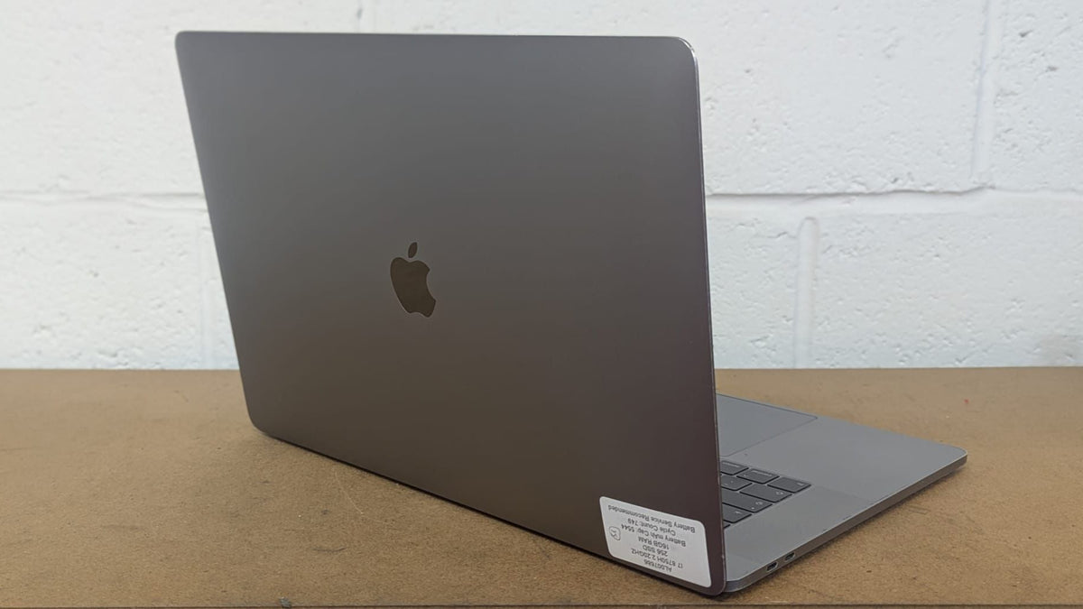 Apple MacBook Pro 2018 – 15.4” Retina  Intel Core i7 